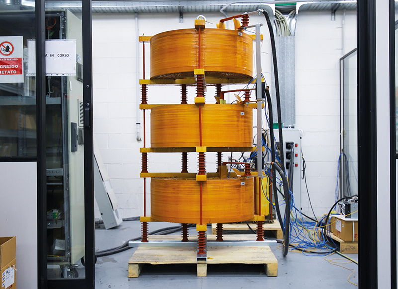 MEDIUM-VOLTAGE CURRENT-LIMITING REACTOR FOR A GENERATION PLANT CONNECTED TO THE GRID MEDIUM-VOLTAGE CURRENT-LIMITING REACTOR FOR A GENERATION PLANT CONNECTED TO THE GRID