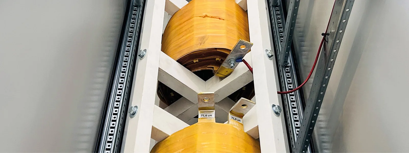 AIR CORE REACTANCE TO LIMIT SHORT-CIRCUIT CURRENTS IN UPS SYSTEMS