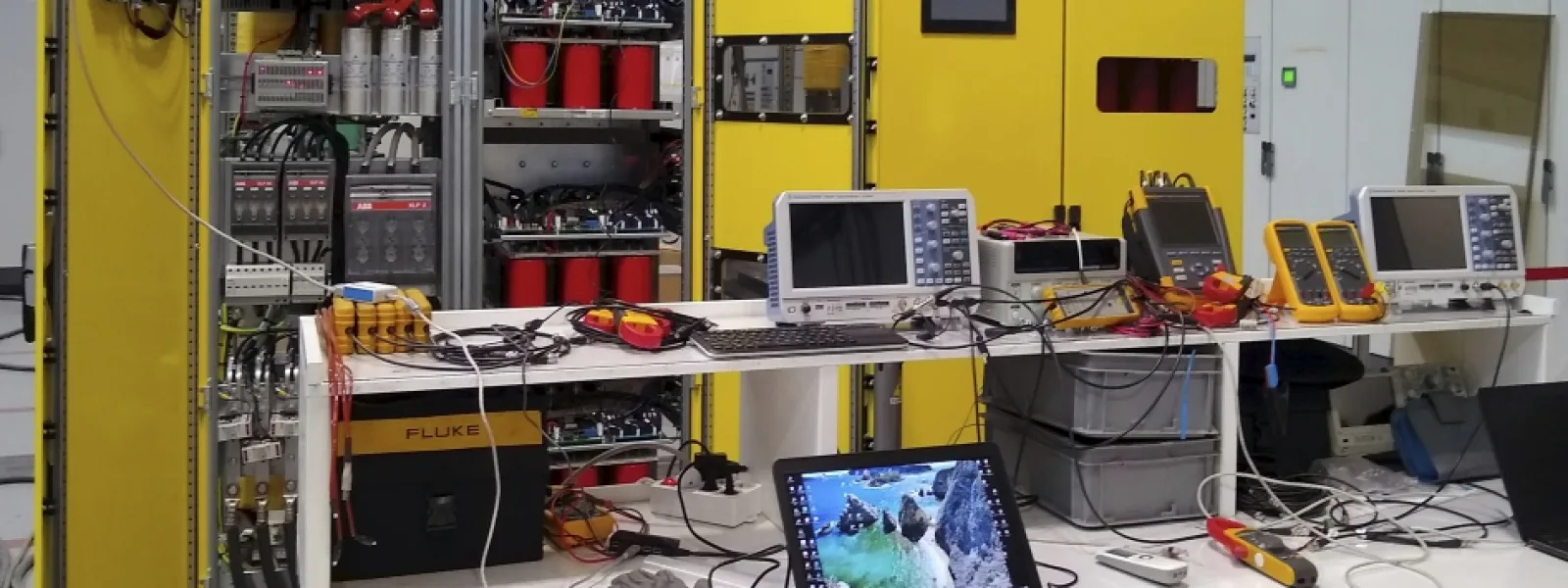 Oxygen voltage dip compensator: test phase